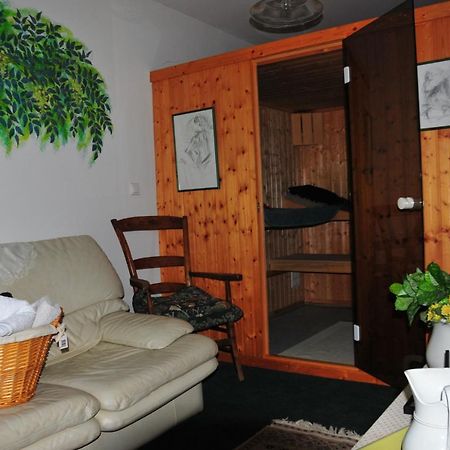 Les Guenins Bed & Breakfast Gien Luaran gambar