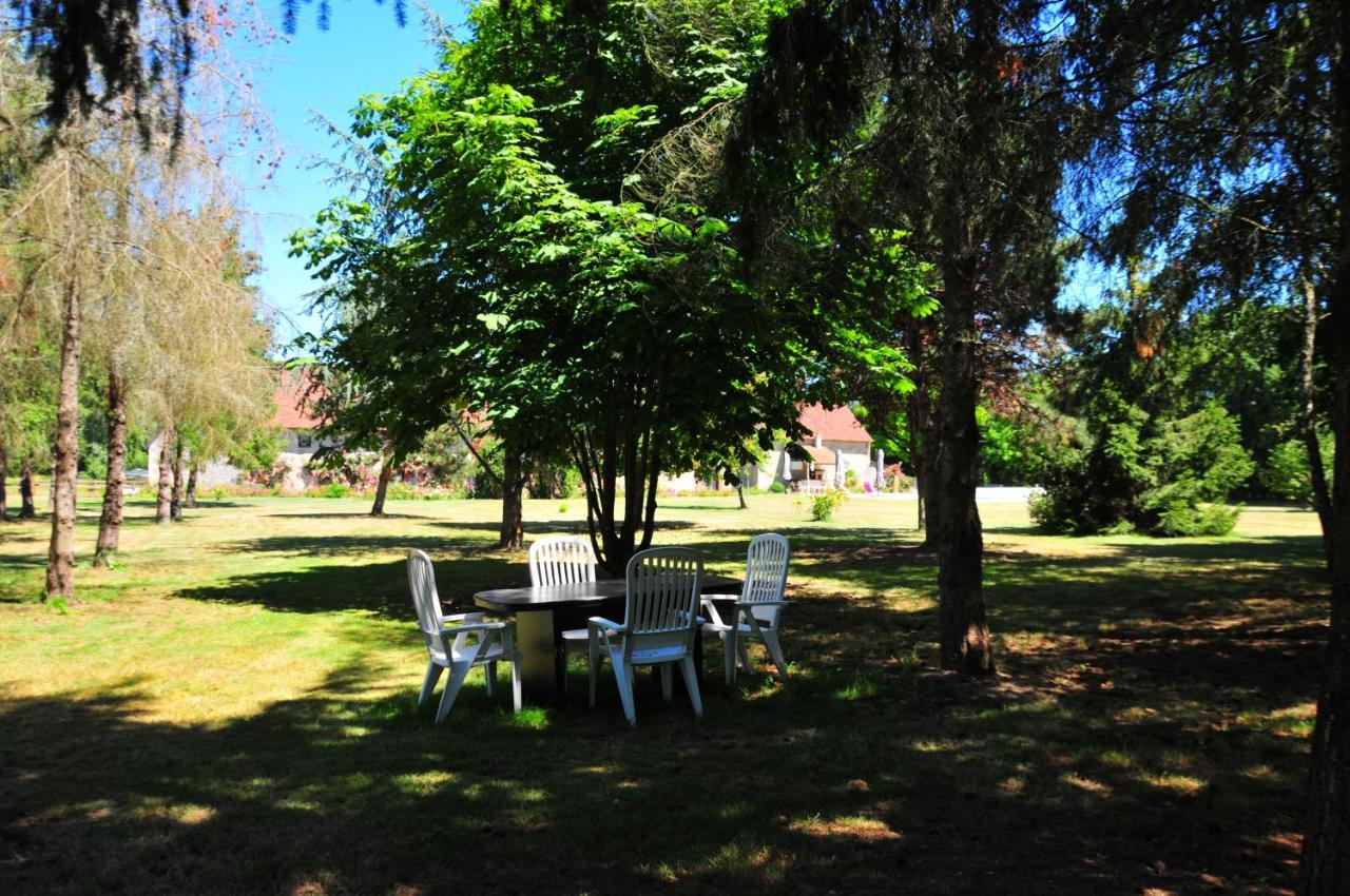 Les Guenins Bed & Breakfast Gien Luaran gambar