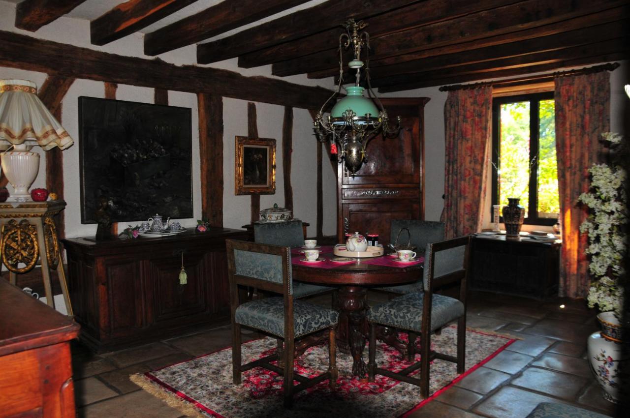Les Guenins Bed & Breakfast Gien Luaran gambar
