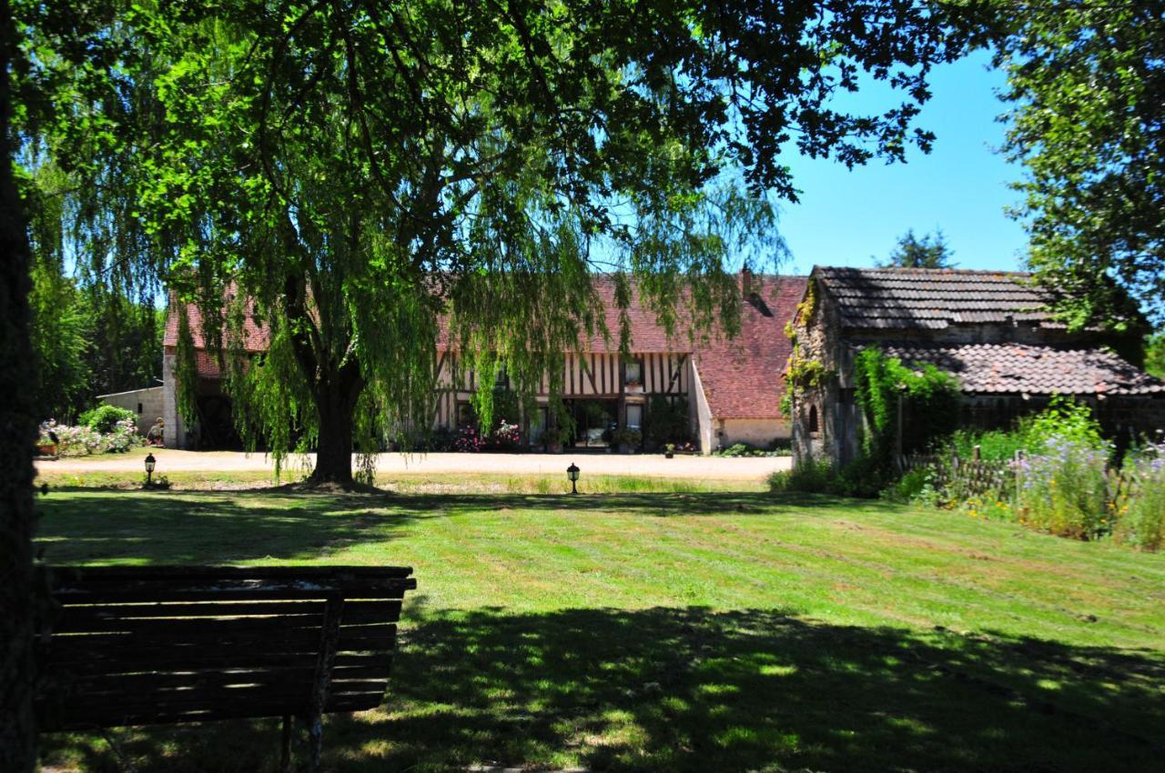 Les Guenins Bed & Breakfast Gien Luaran gambar